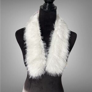 Elegant White Faux Fur collar